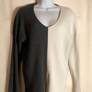 Abercrombie & Fitch Gray and White Sweater XS